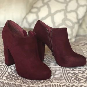 Nine West ankle bootie (size 6)
